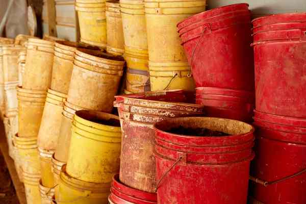 5-gallon buckets
